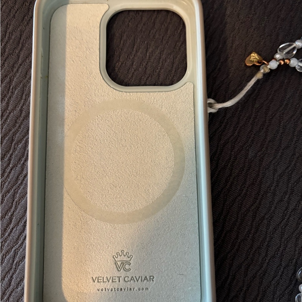 Velvet Caviar Blue and White Floral Phone Case and wristlet for iPhone 15pro - Picture 2 of 3